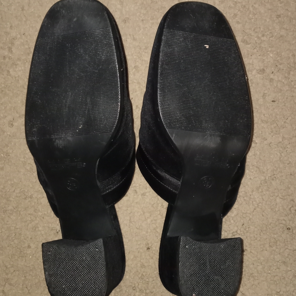 Shoes - Picture 4 of 4